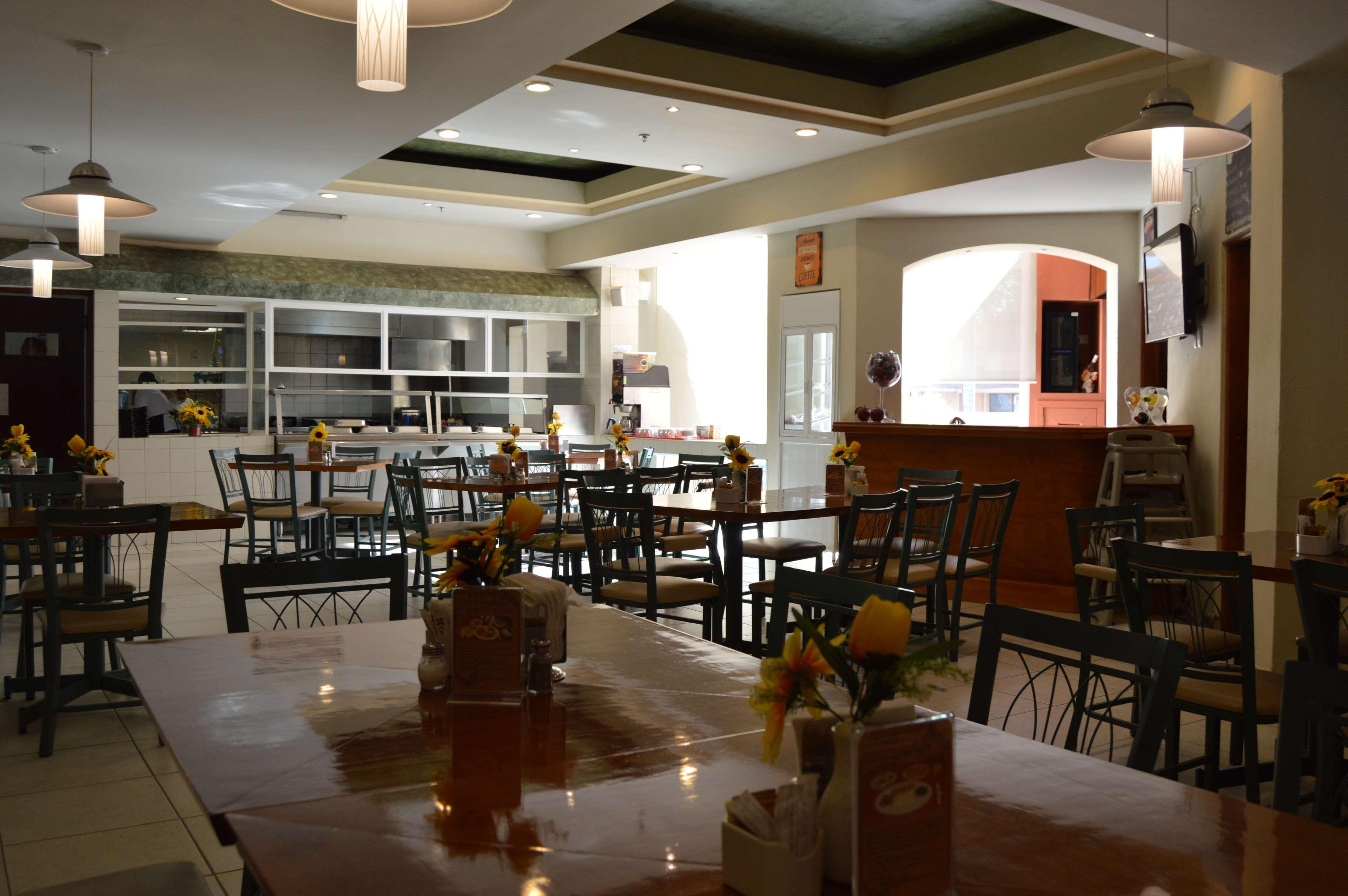 Best Western Bazarell Inn Montemorelos Exterior photo